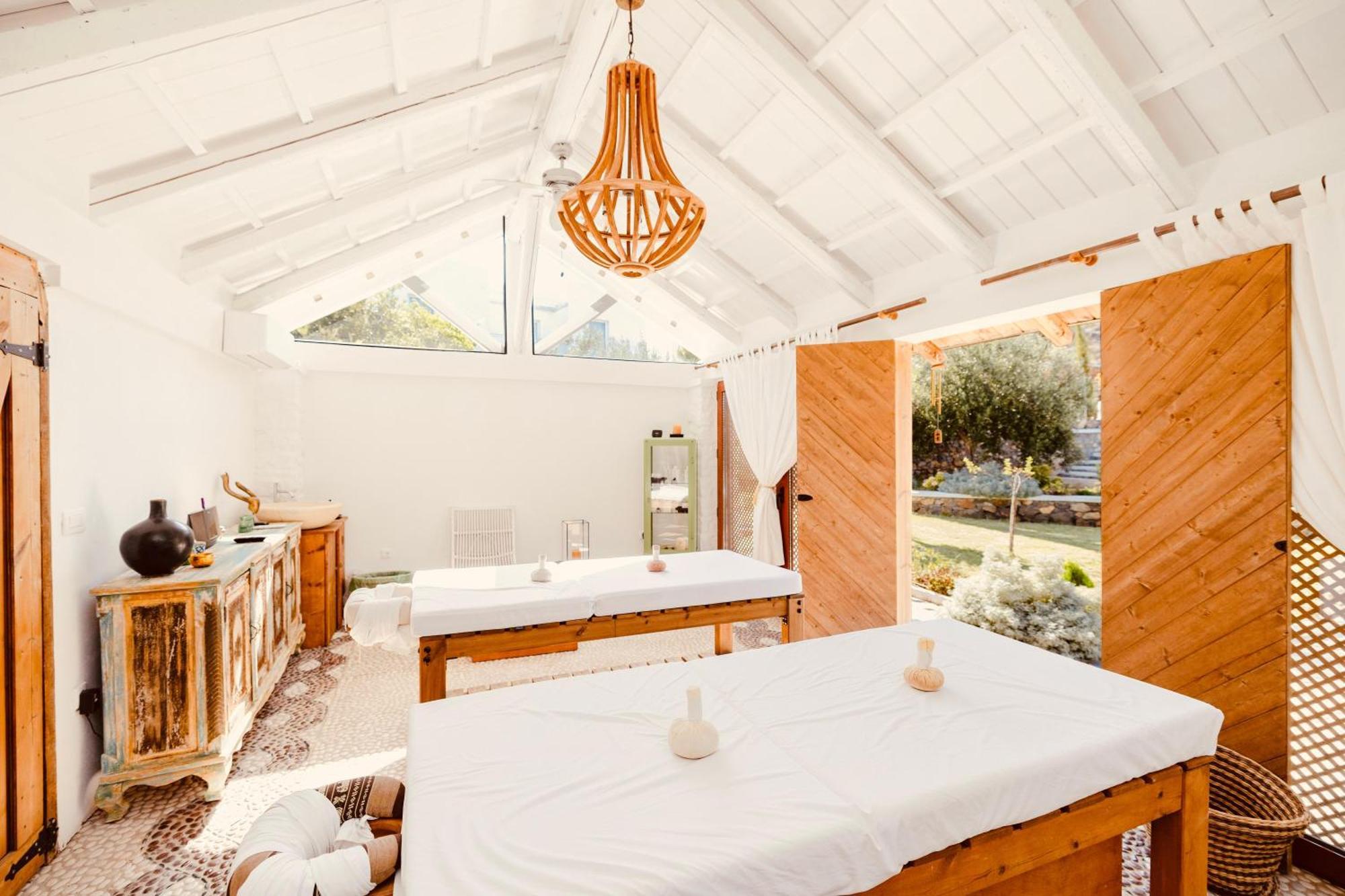 Caesars Gardens Hotel & Spa - Adults Only 린도스 외부 사진